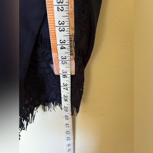 ASTR The Label Midi Dress S V-Neck Stretch Sleeveless Navy Blue Lace Hem Dateout - Picture 9 of 10